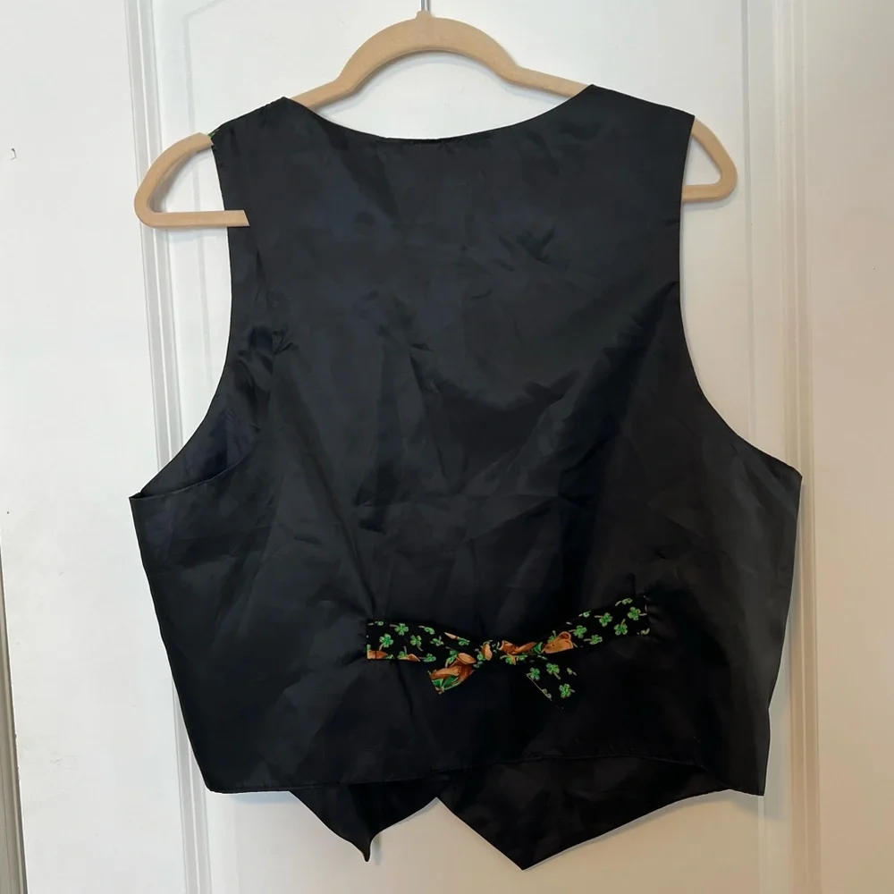 VNTG‎ 111 Main St. Patrick’s Day Shamrock Teddy Bear Vest